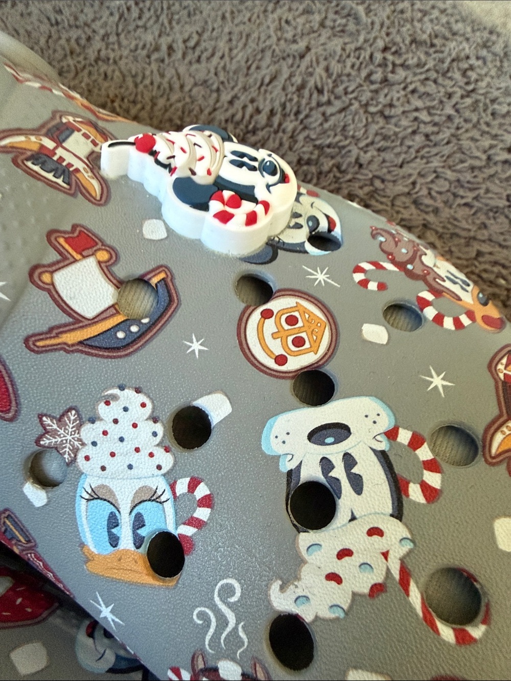 Crocs Disney Sherpa-Lined Clogs, Christmas-themed, women’s size 8 NEW - Picture 5 of 11